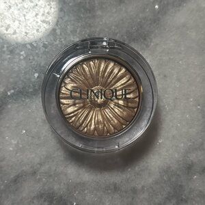 Clinique Cheek pop highlighter